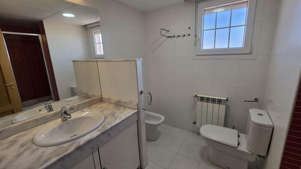 ¡INVERSIÓN SEGURA Y RENTABLE! VENTA DE CHALET PAREADO EN ESQ - foto 31