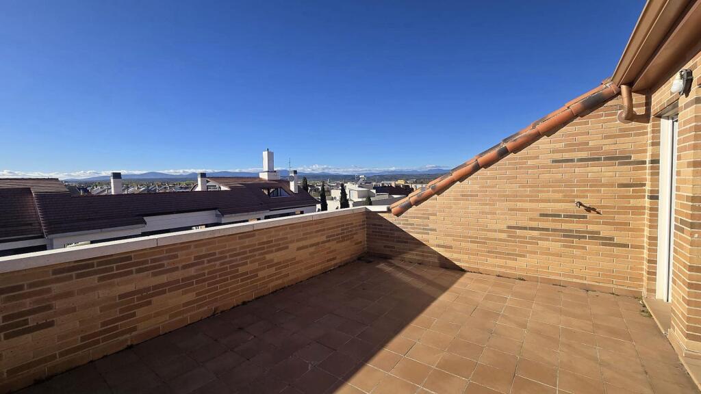 ¡INVERSIÓN SEGURA Y RENTABLE! VENTA DE CHALET PAREADO EN ESQ - foto 40