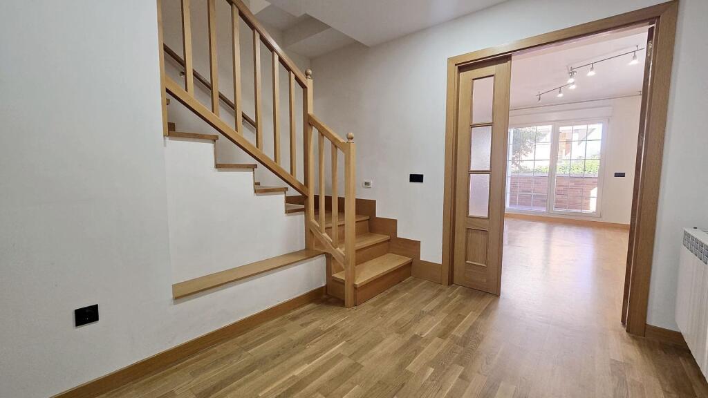 ¡INVERSIÓN SEGURA Y RENTABLE! VENTA DE CHALET PAREADO EN ESQ - foto 5