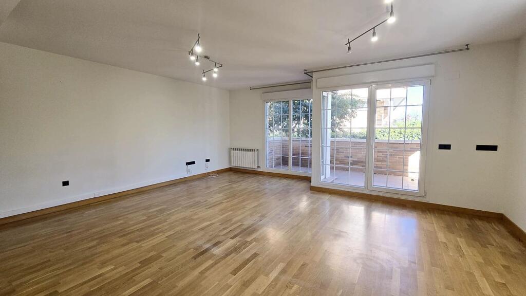 ¡INVERSIÓN SEGURA Y RENTABLE! VENTA DE CHALET PAREADO EN ESQ - foto 6