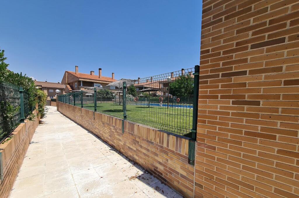 ¡INVERSIÓN SEGURA Y RENTABLE! VENTA DE CHALET PAREADO EN ESQ - foto 53