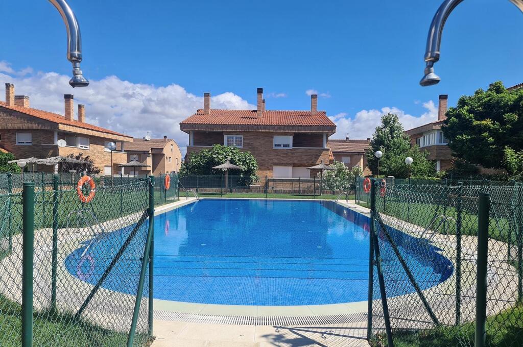 ¡INVERSIÓN SEGURA Y RENTABLE! VENTA DE CHALET PAREADO EN ESQ - foto 56