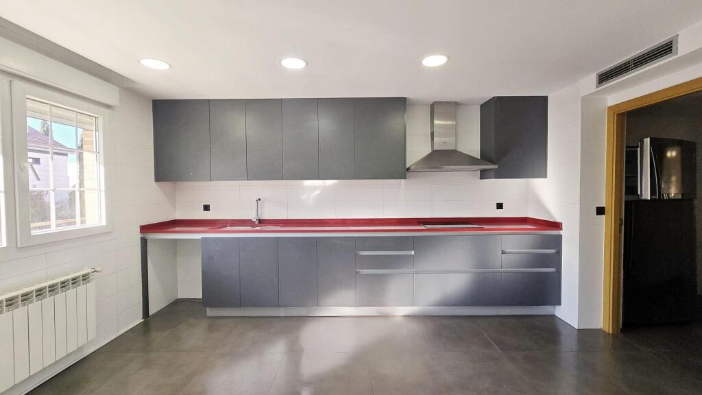 ¡INVERSIÓN SEGURA Y RENTABLE! VENTA DE CHALET PAREADO EN ESQ - foto 10