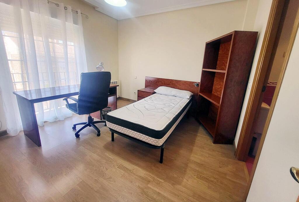 habitaciones PARA ESTUDIANTES EN ALQUILER EN VILLANUEVA DE L - foto 13