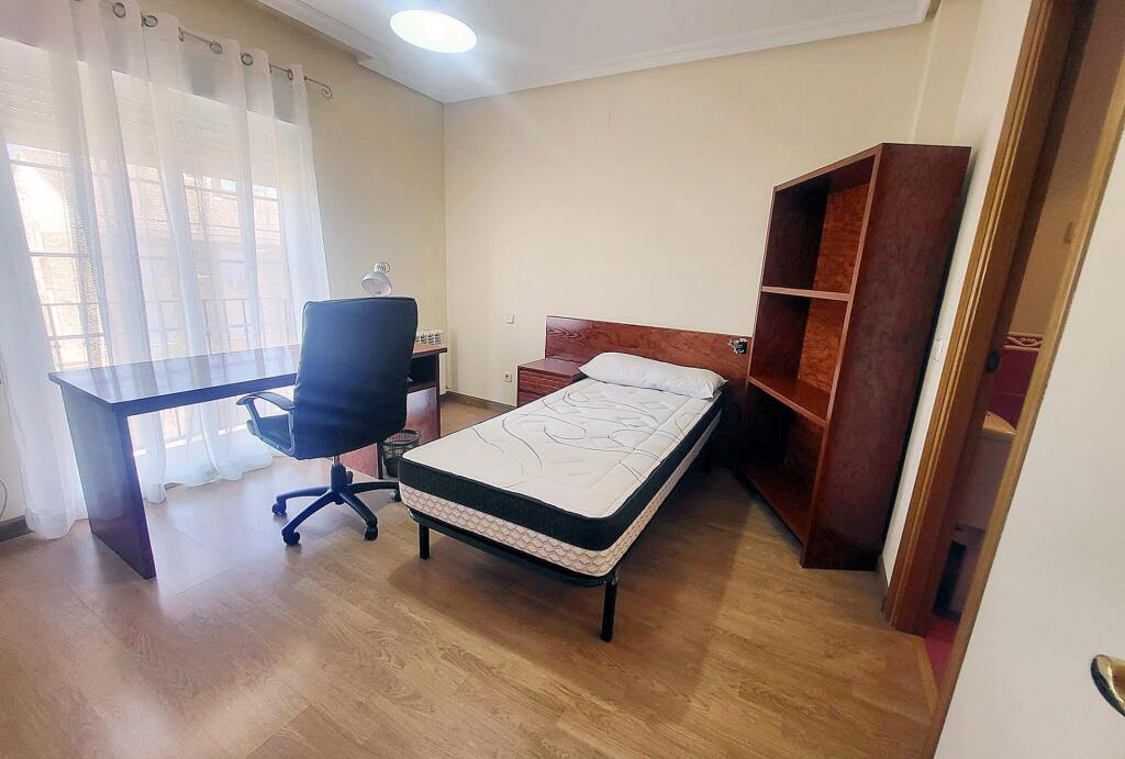 habitaciones PARA ESTUDIANTES EN ALQUILER EN VILLANUEVA DE L - foto 8