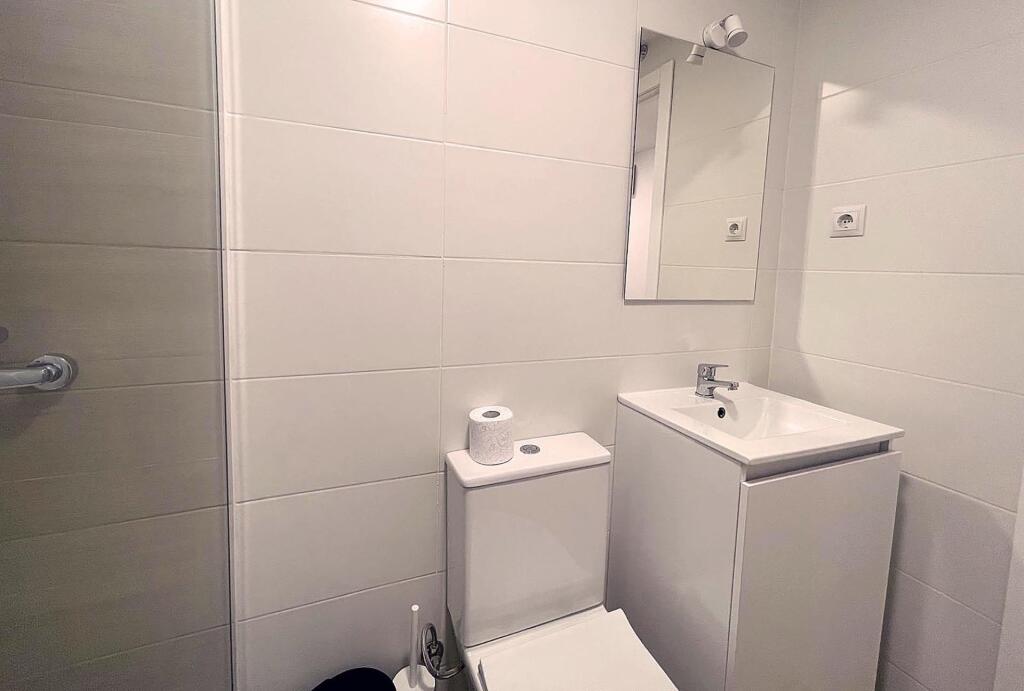 EN ALQUILER PARA ESTUDIANTES, ÚLTIMA HABITACIÓN EN PISO INDE - foto 9