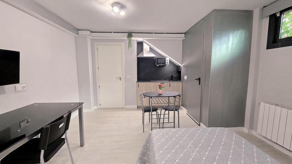 ¡ESTUDIANTES! PISO TIPO ESTUDIO CON ACCESO INDEPENDIENTE  EN - foto 2