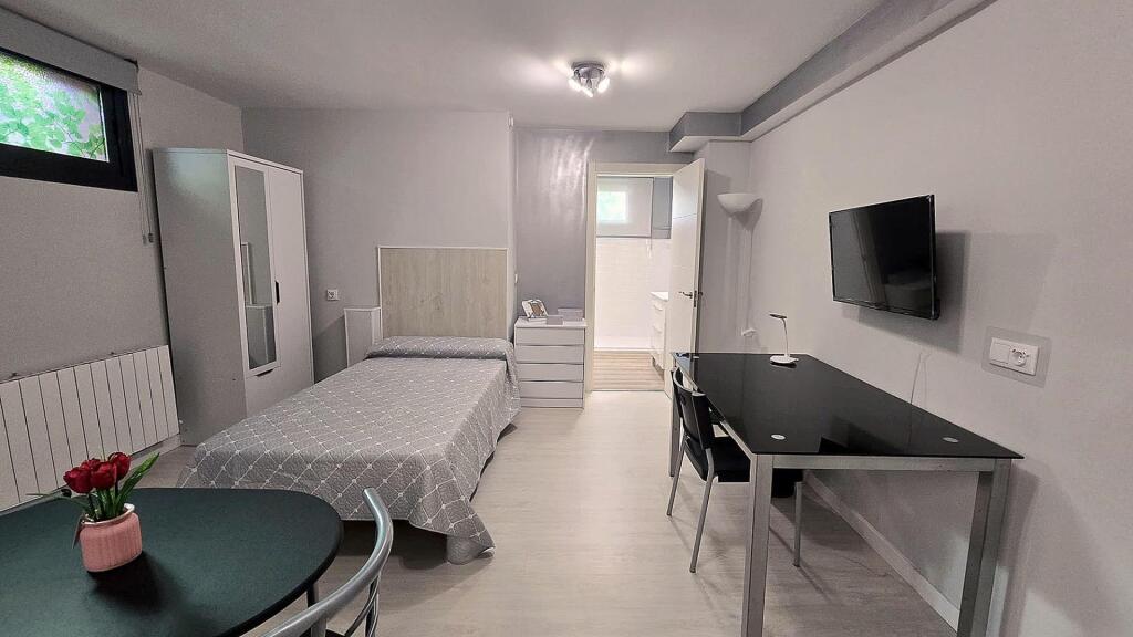 ¡ESTUDIANTES! PISO TIPO ESTUDIO CON ACCESO INDEPENDIENTE  EN - foto 3