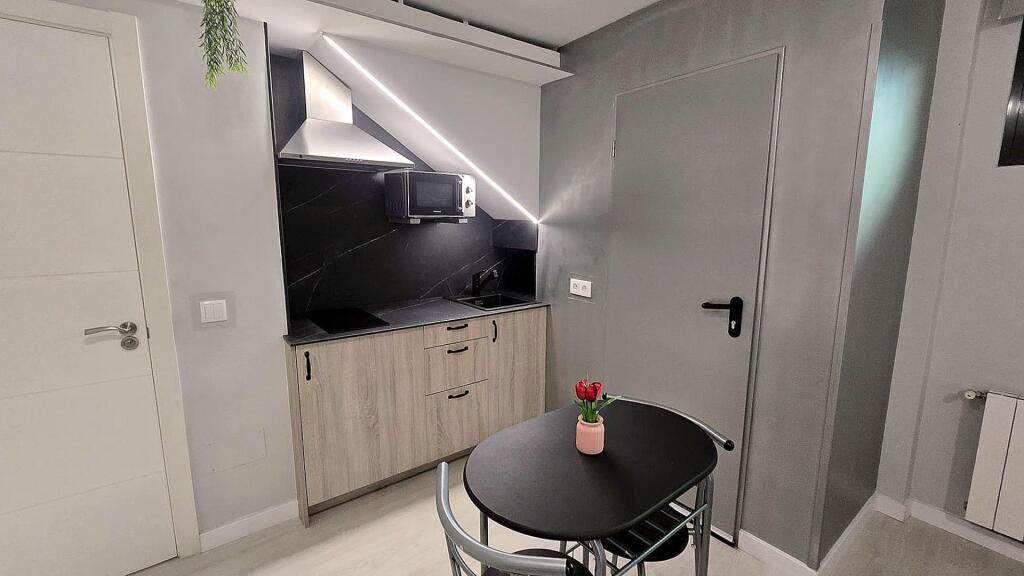 ¡ESTUDIANTES! PISO TIPO ESTUDIO CON ACCESO INDEPENDIENTE  EN - foto 4