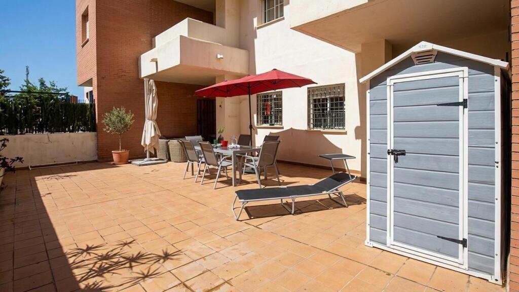 Apartamento en planta baja con gran terraza