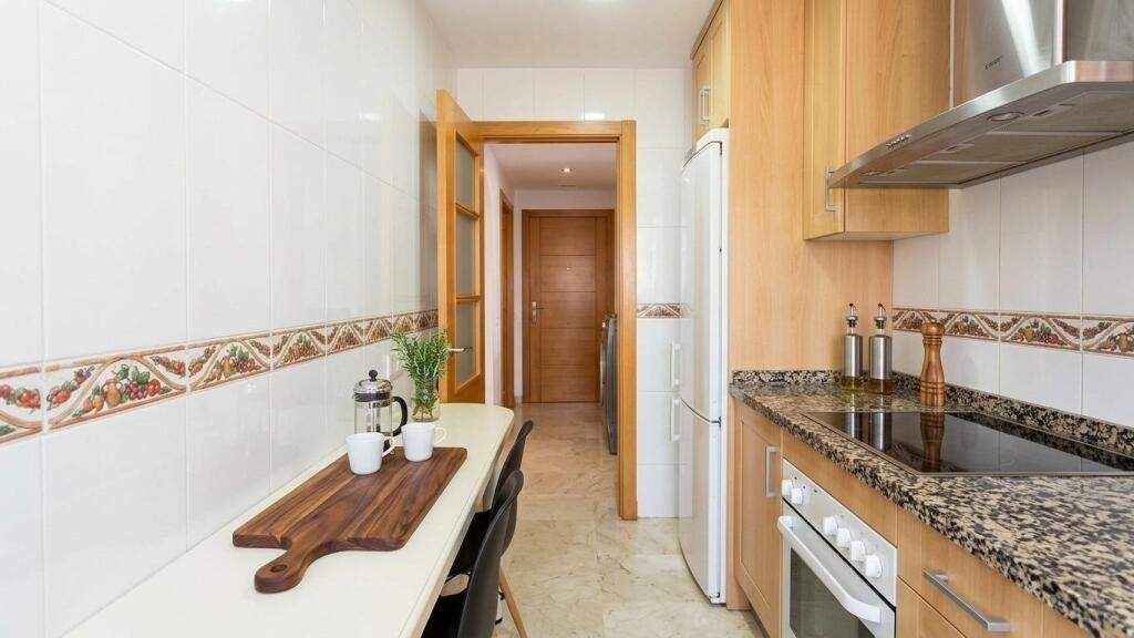 Apartamento en planta baja con gran terraza - foto 4