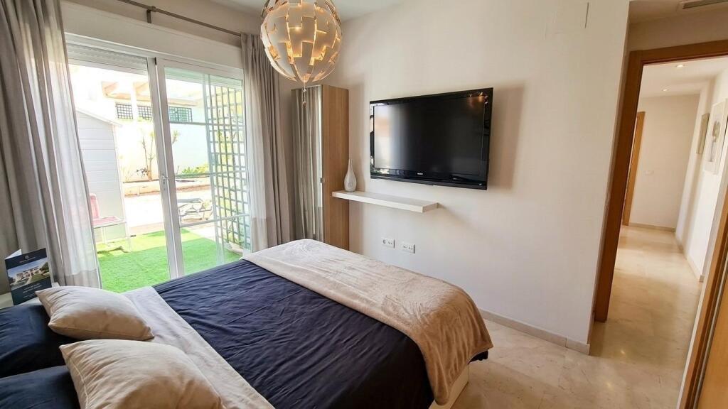 Apartamento en planta baja con gran terraza - foto 5