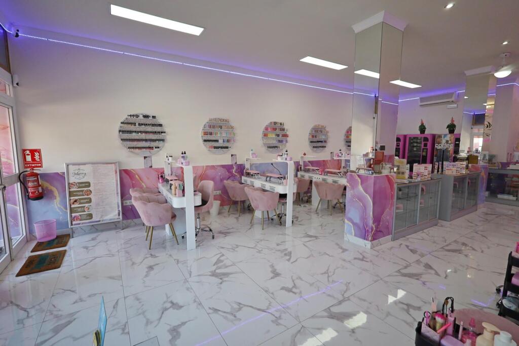 Traspaso y alquiler de negocio de Spa y belleza en el centro - foto 2