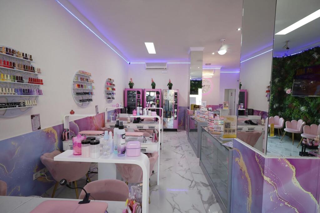 Traspaso y alquiler de negocio de Spa y belleza en el centro - foto 3