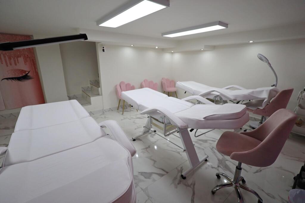 Traspaso y alquiler de negocio de Spa y belleza en el centro - foto 23