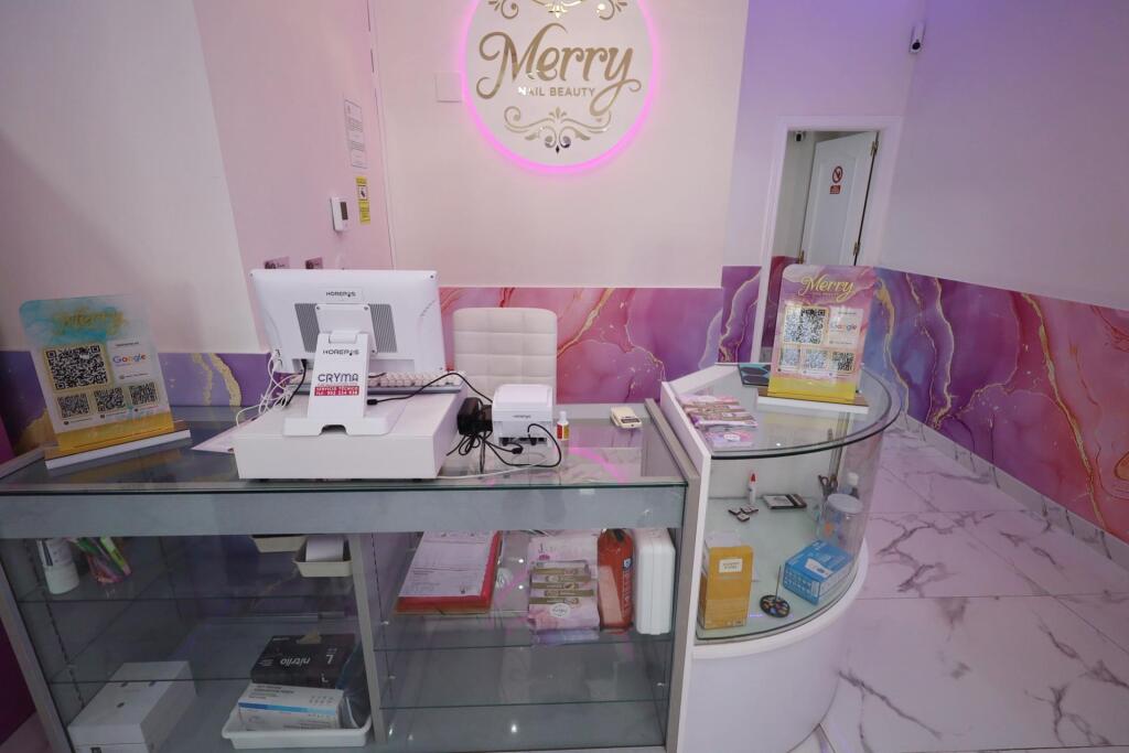 Traspaso y alquiler de negocio de Spa y belleza en el centro - foto 8