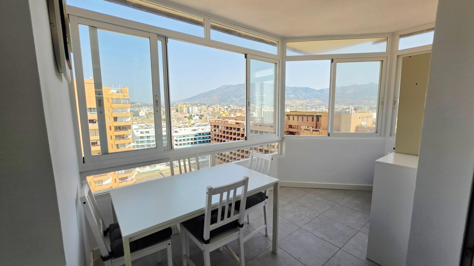 Apartamento de 1 dormitorio Puerto deportivo de Fuengirola a - foto 5