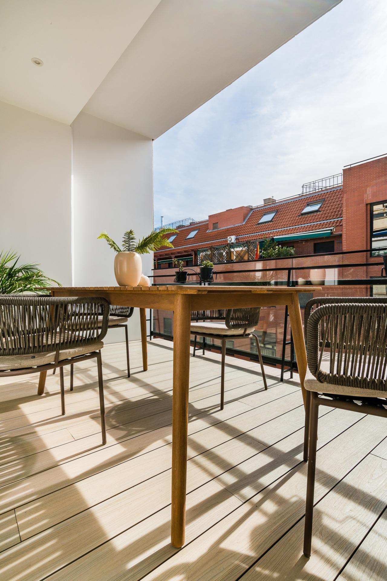 Sexta Planta Exterior con Terraza, Reforma de Lujo y Garaje  - foto 8