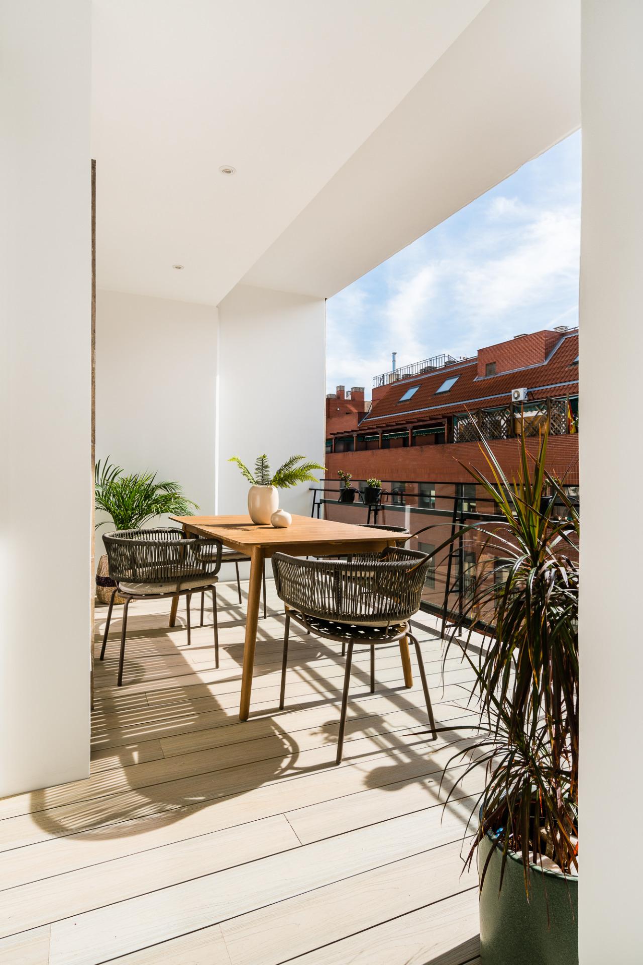 Sexta Planta Exterior con Terraza, Reforma de Lujo y Garaje  - foto 9