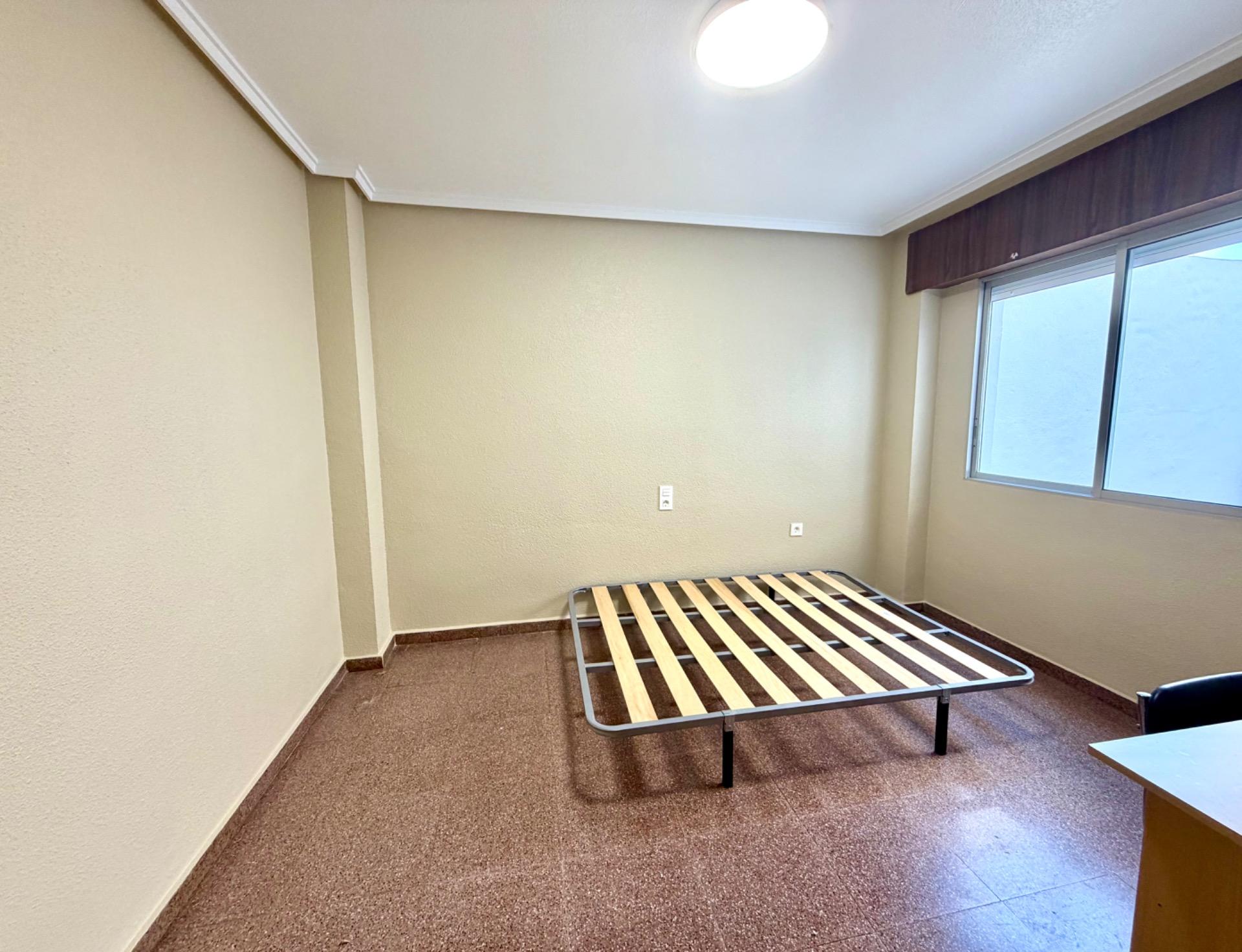 Piso amplio de 3 dormitorios con balcón y patio en Benejúzar - foto 13