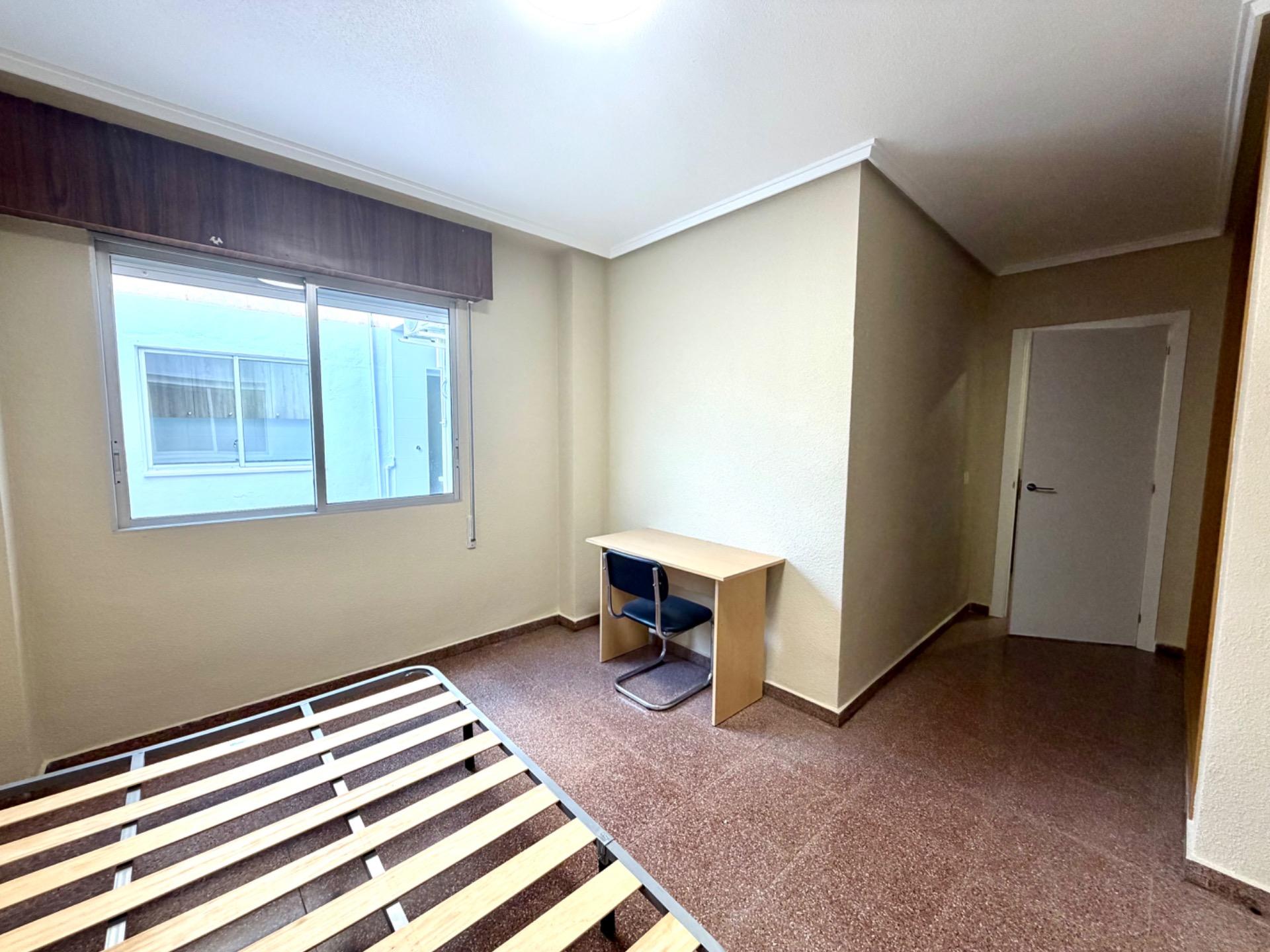 Piso amplio de 3 dormitorios con balcón y patio en Benejúzar - foto 14