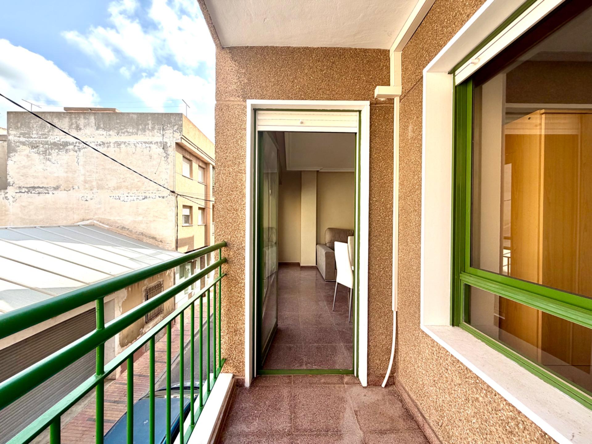 Piso amplio de 3 dormitorios con balcón y patio en Benejúzar - foto 18