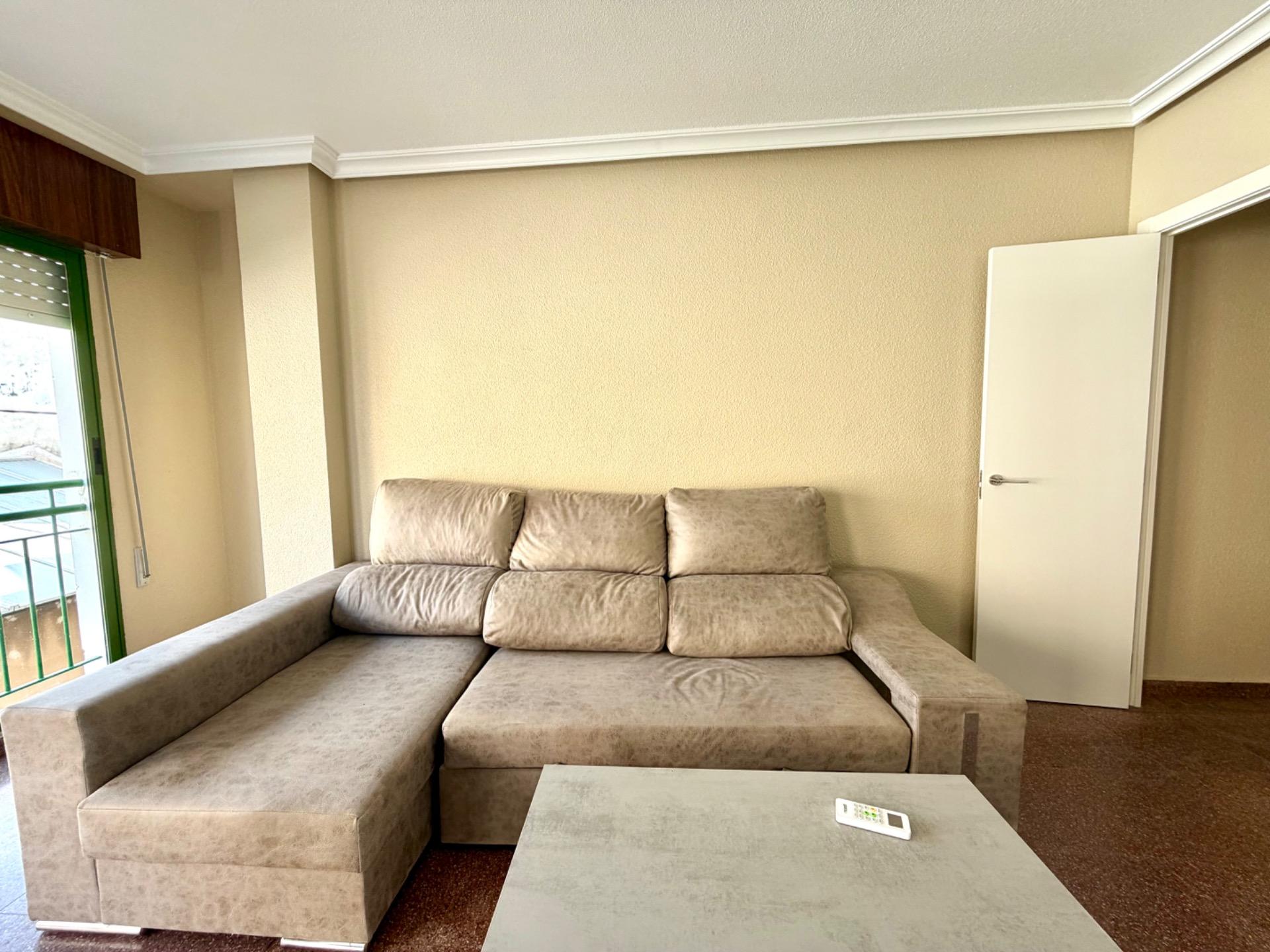 Piso amplio de 3 dormitorios con balcón y patio en Benejúzar - foto 3