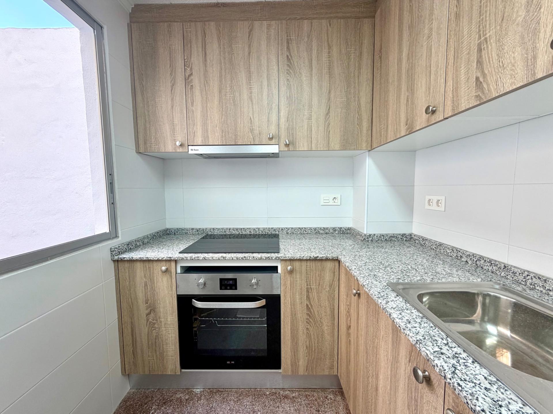 Piso amplio de 3 dormitorios con balcón y patio en Benejúzar - foto 5