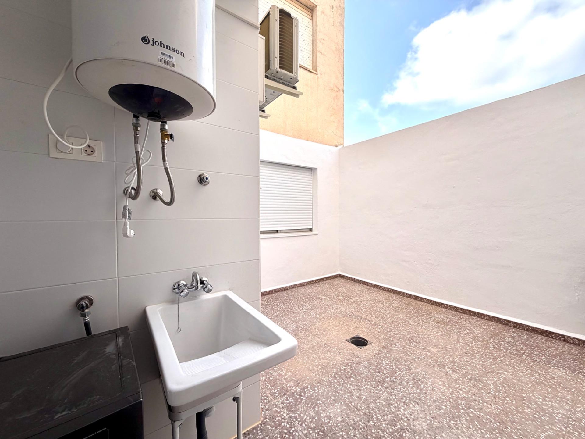 Piso amplio de 3 dormitorios con balcón y patio en Benejúzar - foto 6