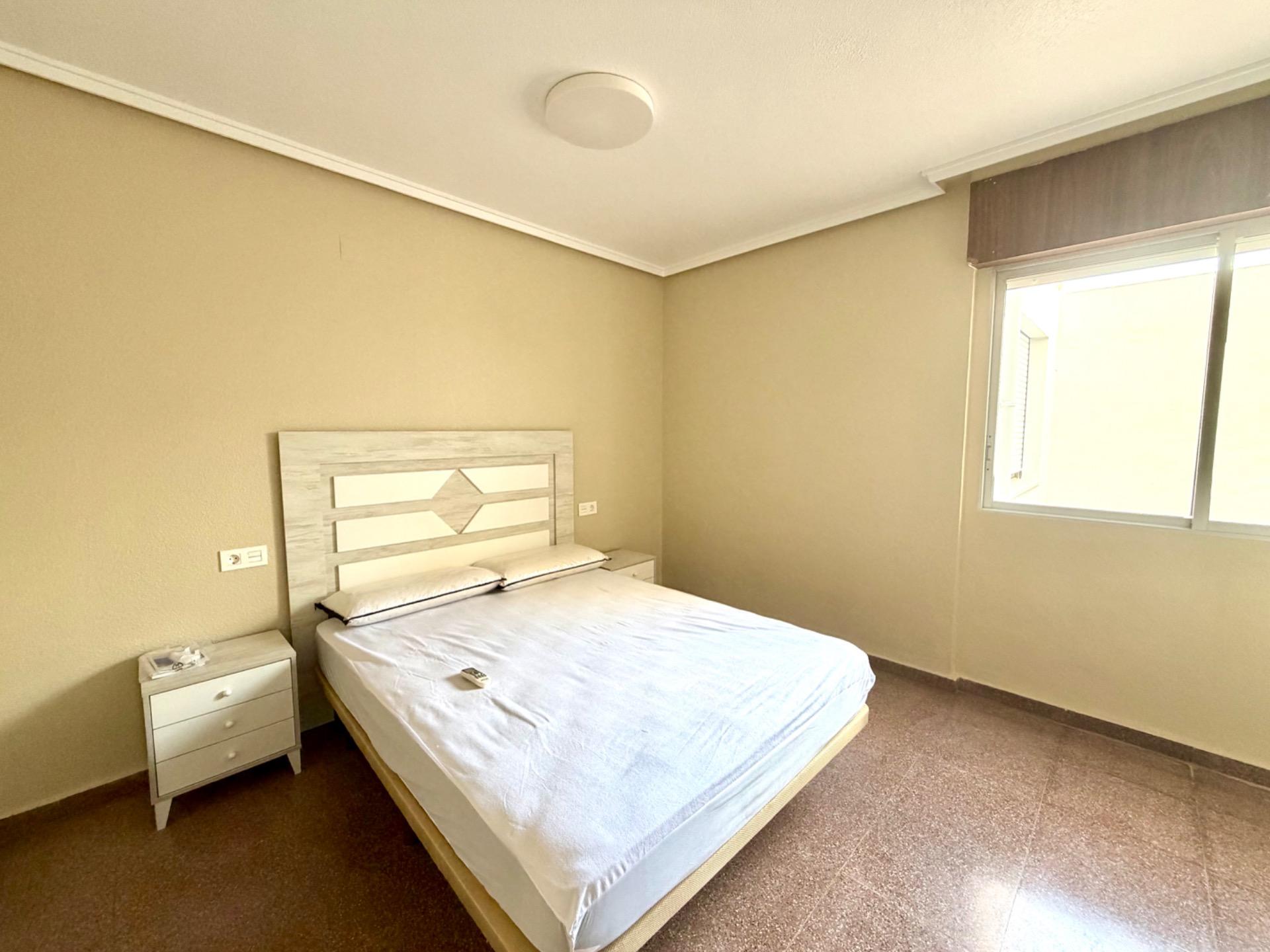 Piso amplio de 3 dormitorios con balcón y patio en Benejúzar - foto 7