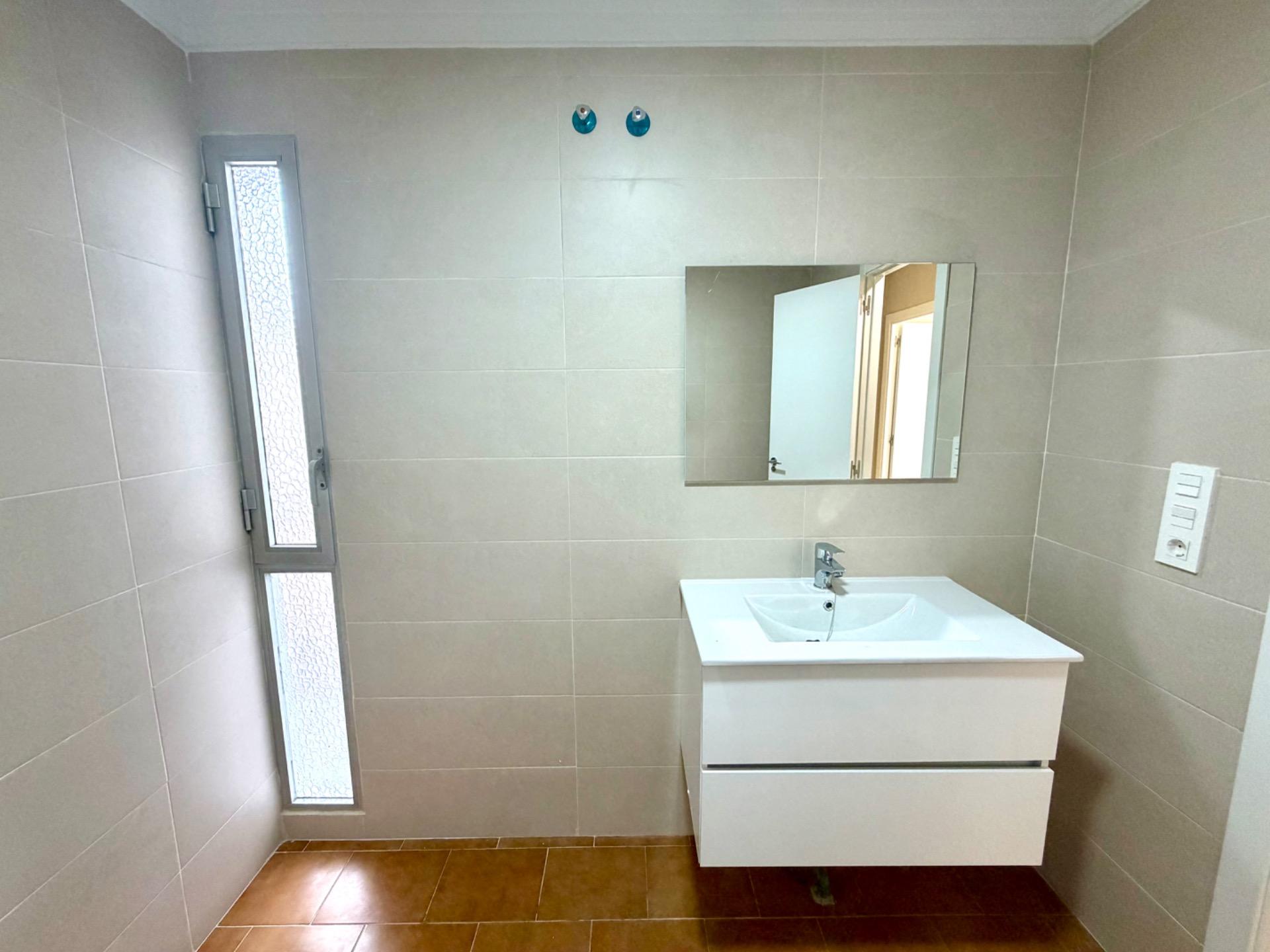 Piso amplio de 3 dormitorios con balcón y patio en Benejúzar - foto 10