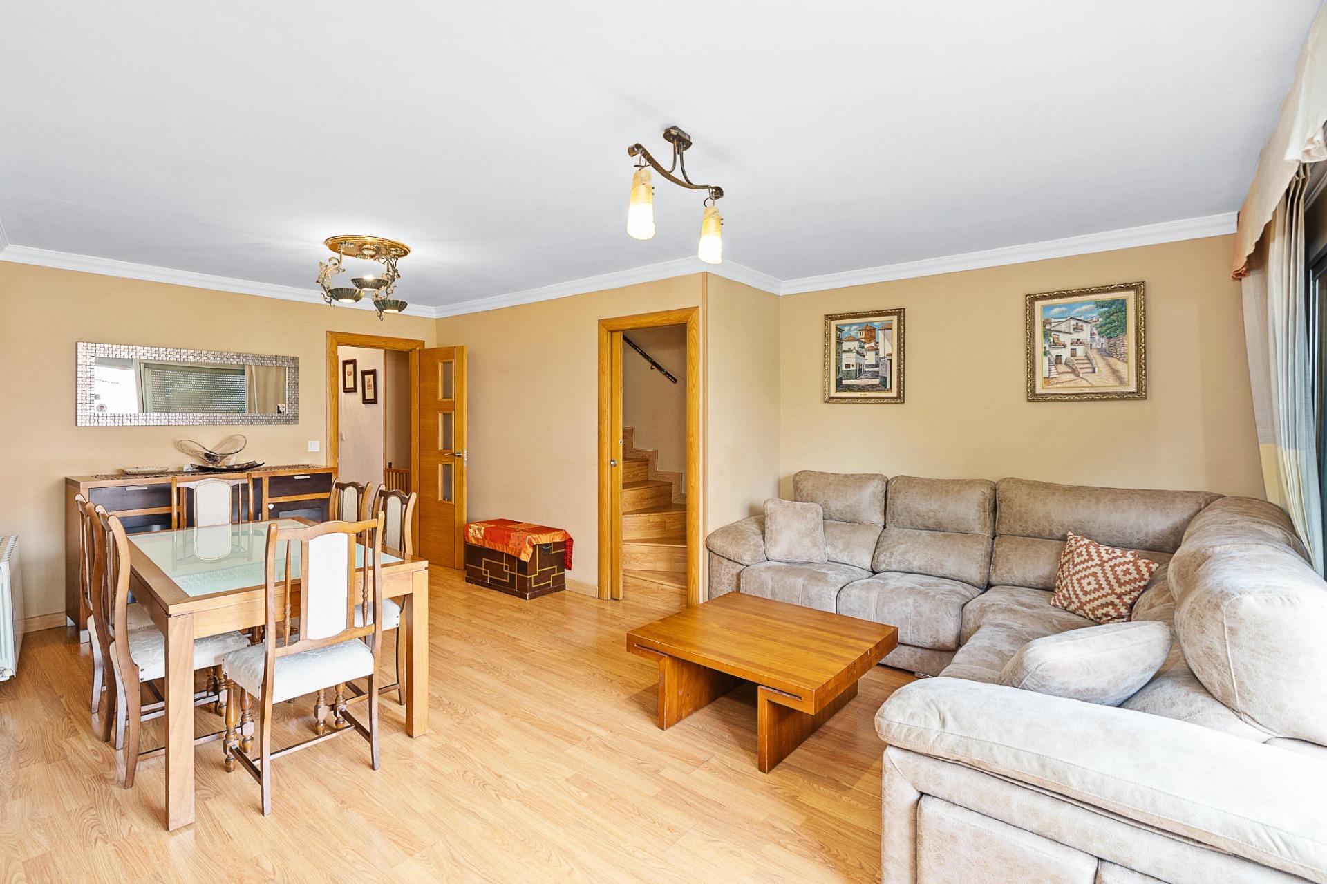 EN VENTA ATICO DÚPLEX CON GRAN TERRAZA JUNTO ESTACIÓN DE AUT - foto 2