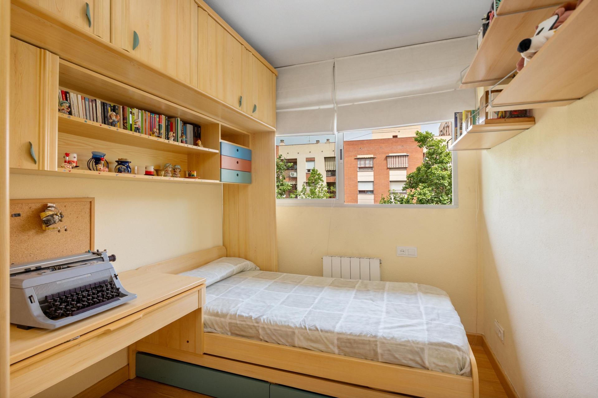 EN VENTA ATICO DÚPLEX CON GRAN TERRAZA JUNTO ESTACIÓN DE AUT - foto 11