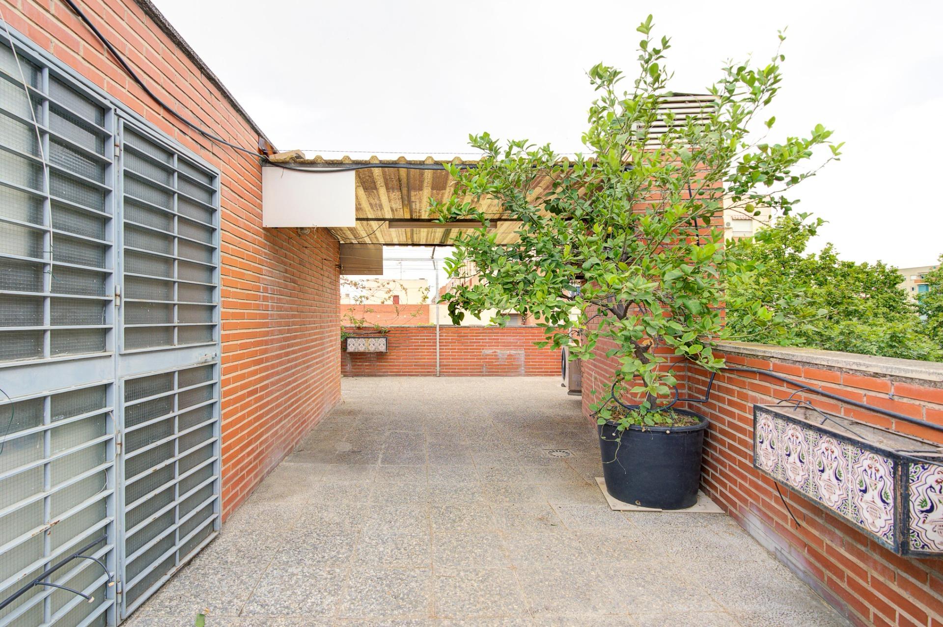 EN VENTA ATICO DÚPLEX CON GRAN TERRAZA JUNTO ESTACIÓN DE AUT - foto 18