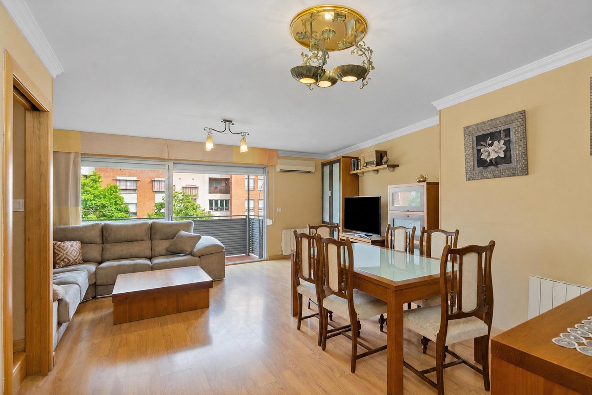 EN VENTA ATICO DÚPLEX CON GRAN TERRAZA JUNTO ESTACIÓN DE AUT - foto 3