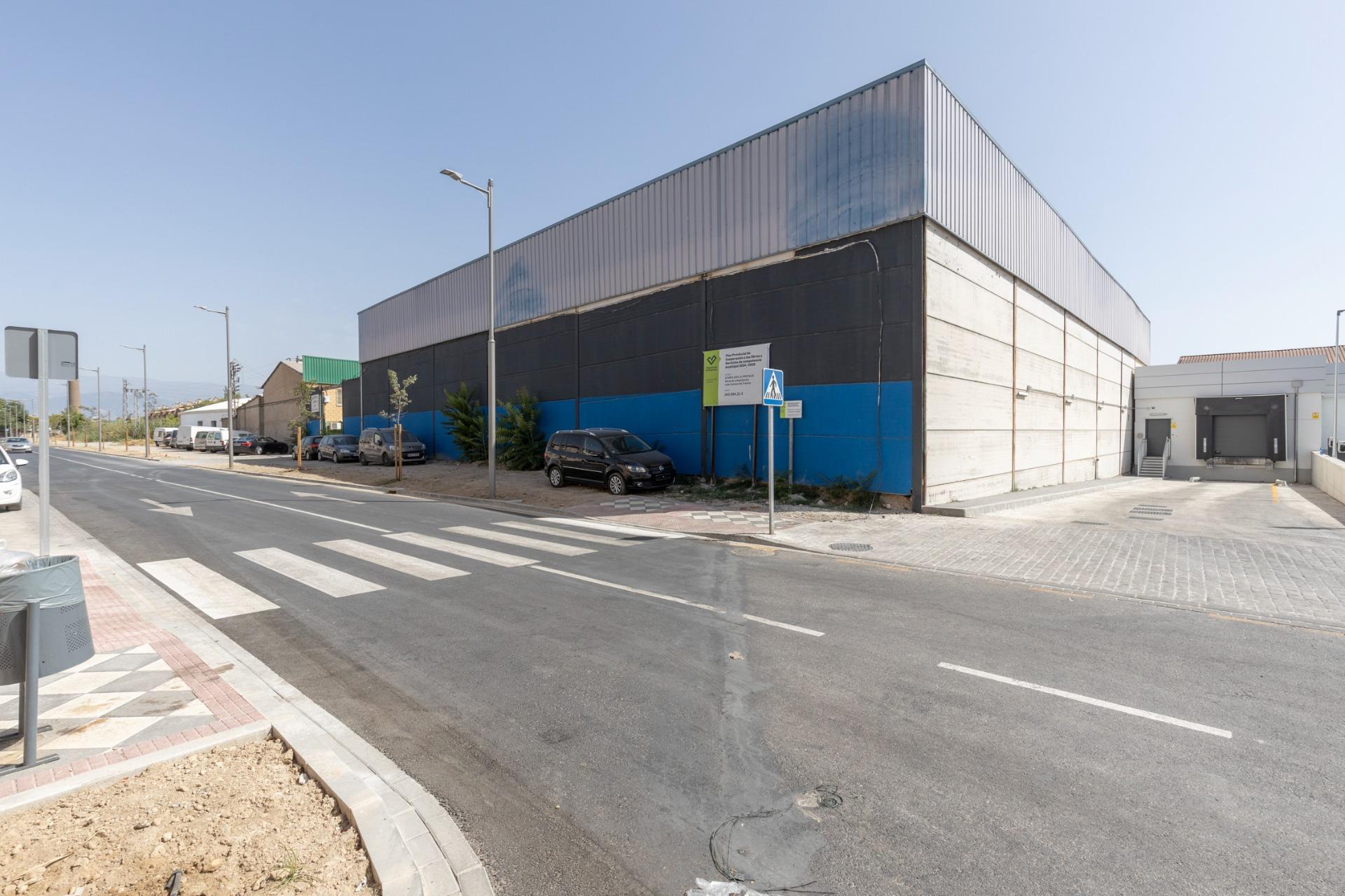 Nave industrial en venta en Atarfe (Granada) | 757 m2 constr
