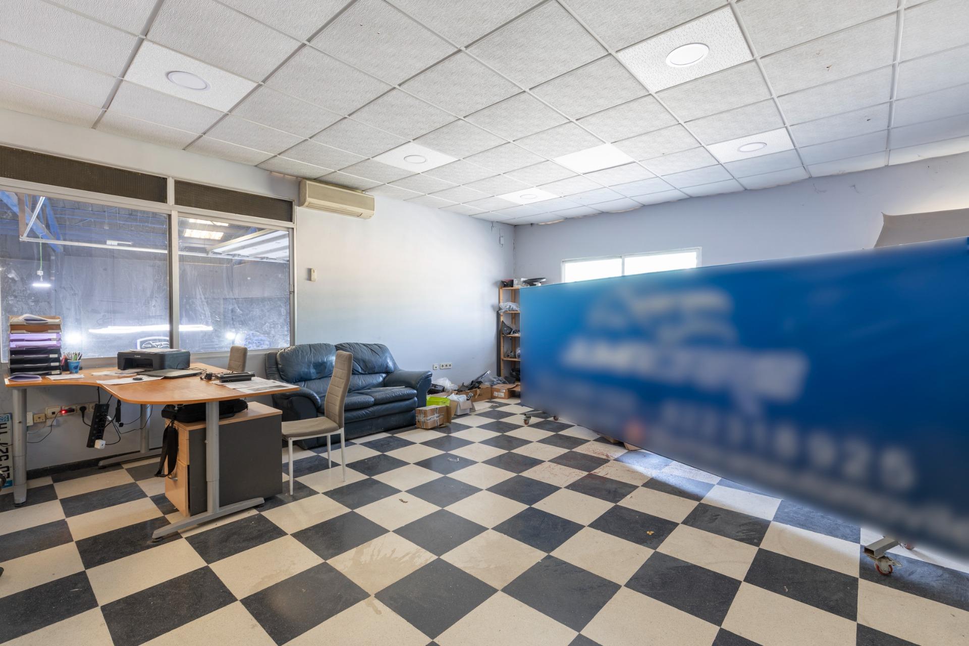 Nave industrial en venta en Atarfe (Granada) | 757 m2 constr - foto 12