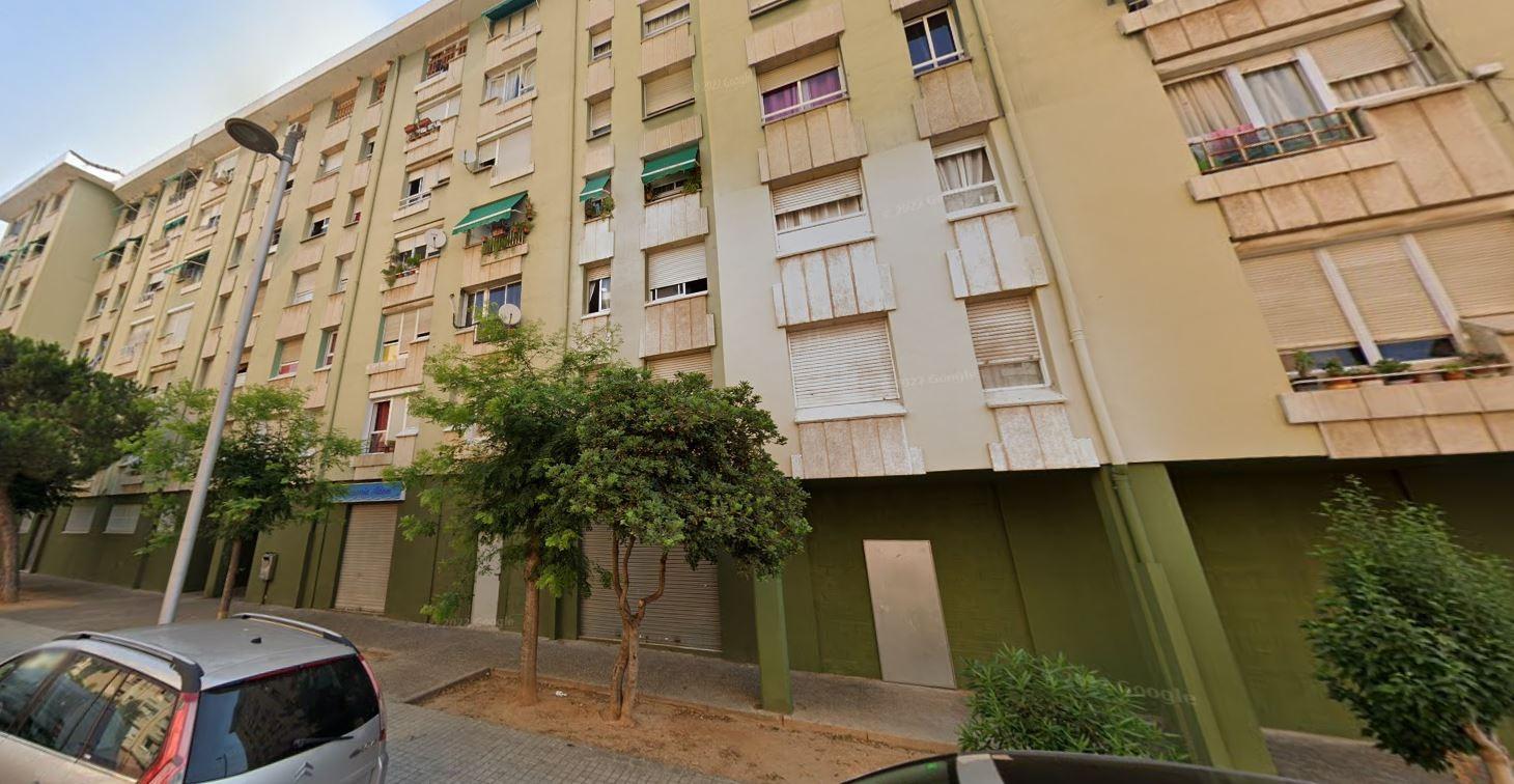Se vende piso OKUPA en Calle Riu Llobregat 8 de Tarragona (T - foto 2