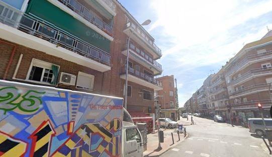 SE VENDE local comercial OKUPA en C Jilguero  de Madrid - foto 2