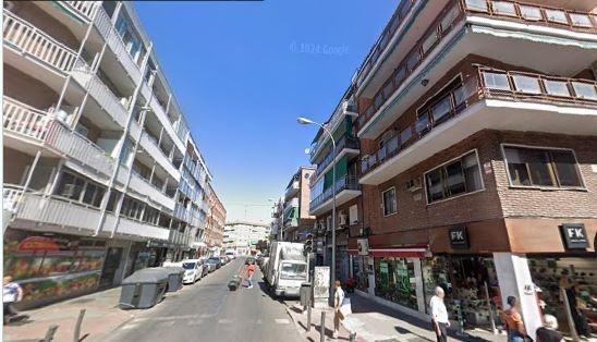SE VENDE local comercial OKUPA en C Jilguero  de Madrid - foto 4
