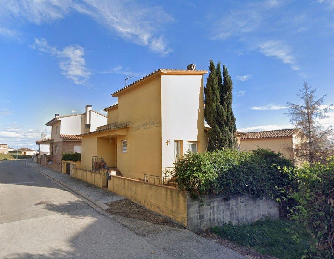 SE VENDE casa adosada OKUPA en C RAMON MUNTANER 17 de Torroe - foto 3