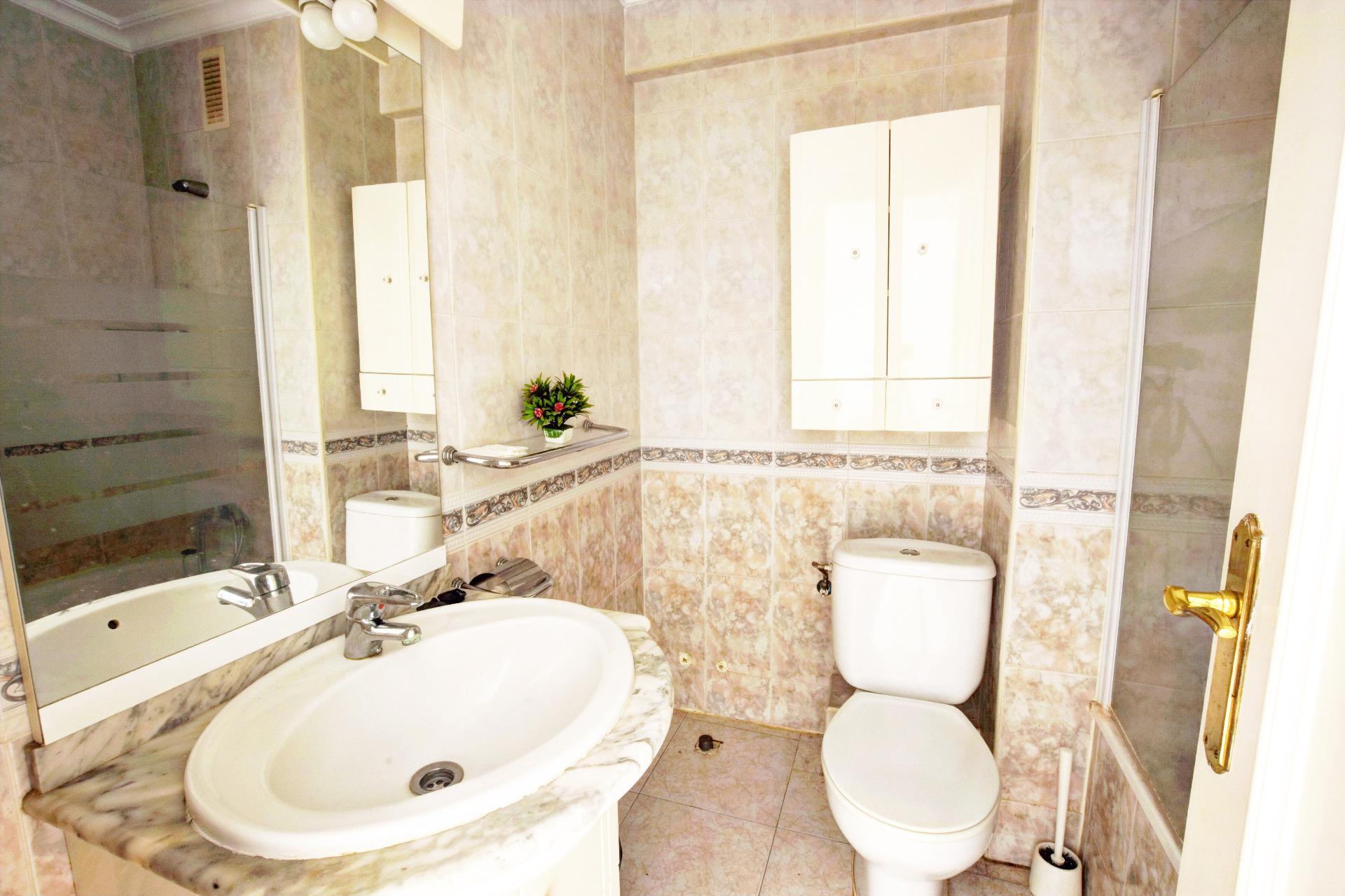 Apartamento de 1 Dormitorio en el centro de Arroyo de la Mie - foto 12
