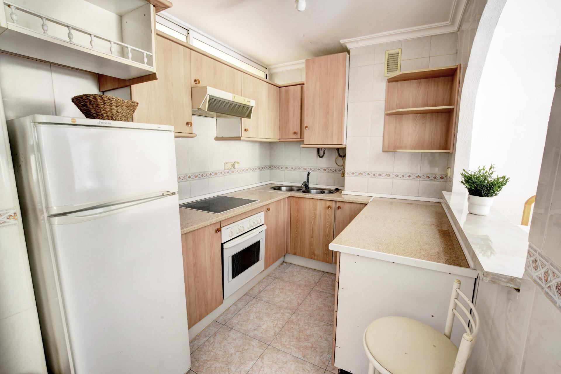 Apartamento de 1 Dormitorio en el centro de Arroyo de la Mie - foto 8