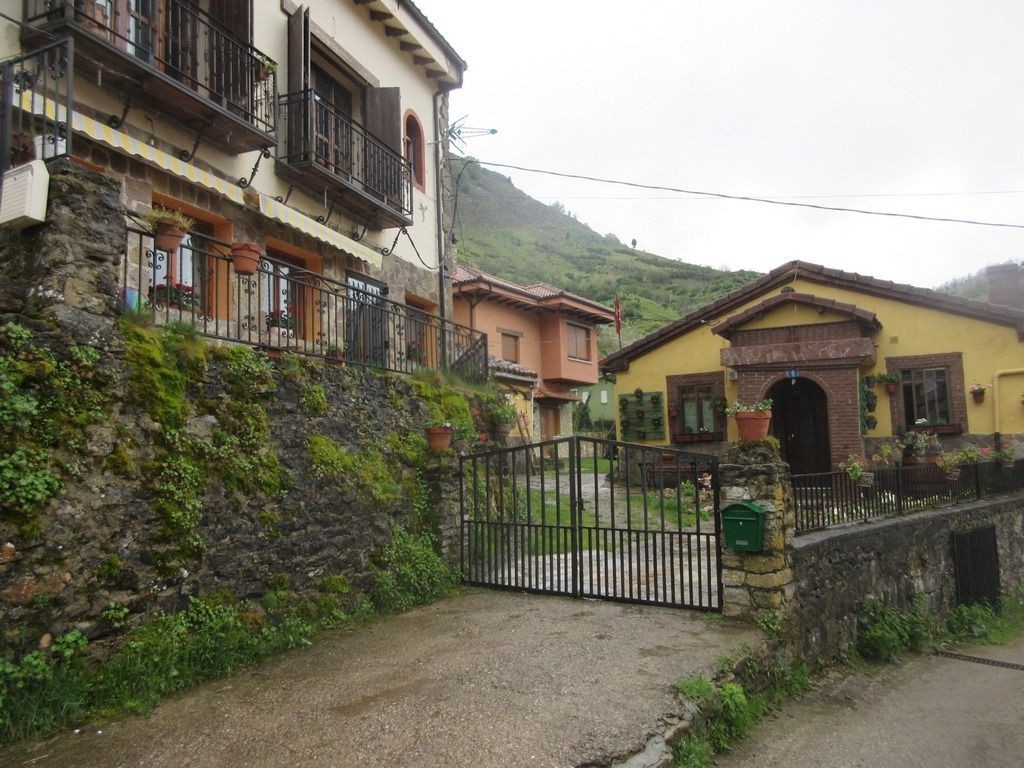 Casa-Chalet en Venta en Cremenes León - foto 4