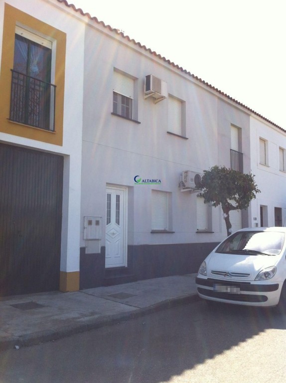Casa-Chalet en Venta en Valdelacalzada Badajoz - foto 2
