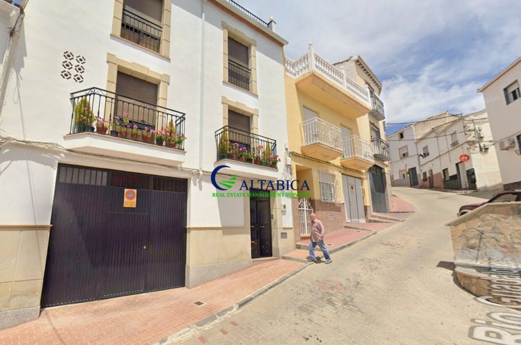 Casa-Chalet en Venta en Huelma Jaén