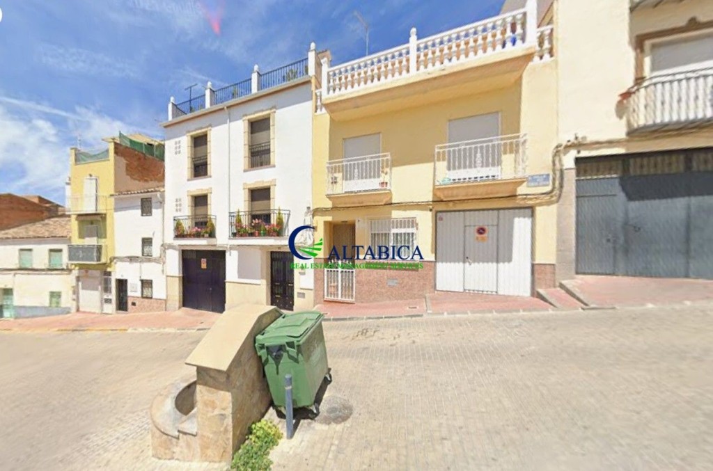 Casa-Chalet en Venta en Huelma Jaén - foto 2