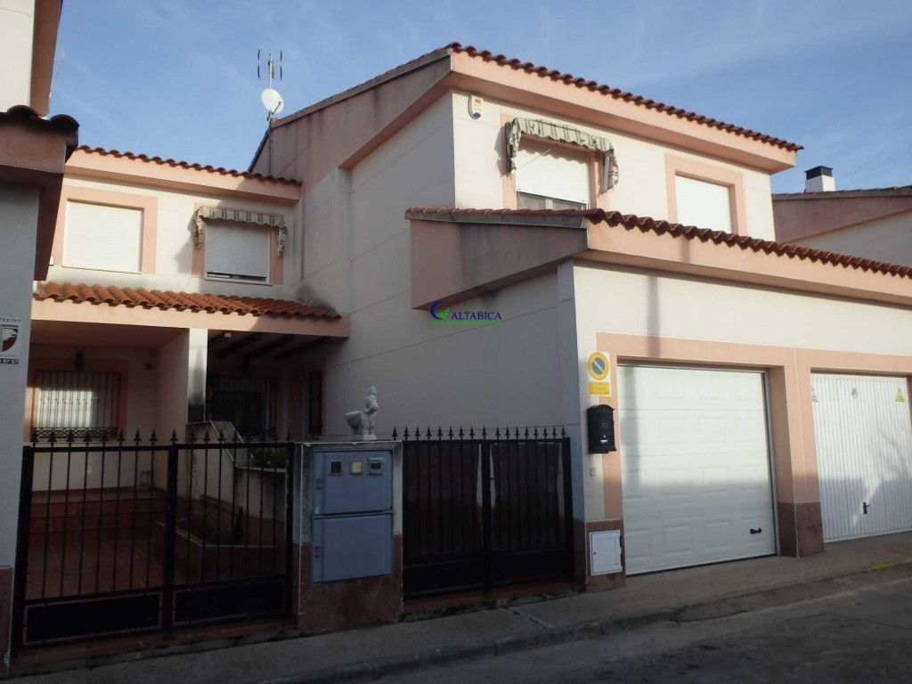Casa-Chalet en Venta en Cazalegas Toledo