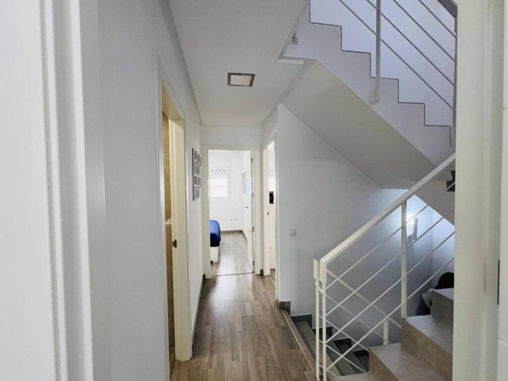 EXCLUSIVO CHALET ADOSADO DE DISEÑO CON SOLÁRIUM PRIVADO Y CA - foto 14