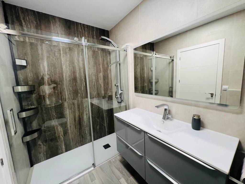 EXCLUSIVO CHALET ADOSADO DE DISEÑO CON SOLÁRIUM PRIVADO Y CA - foto 17